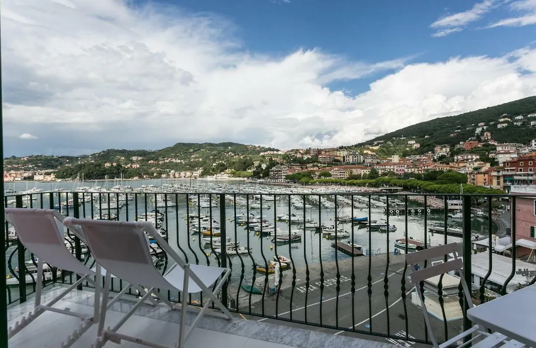 Al Molo Sea View Rooms-1